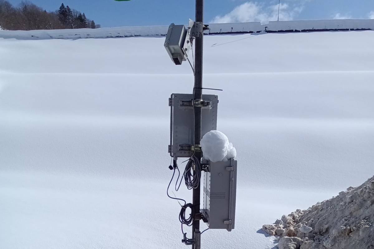 寒冷地域に設置したレーザー式積雪深センサー